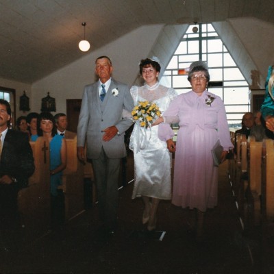 1986 Sept 6 Tommy & Anita walking Bonnie down the aisle 